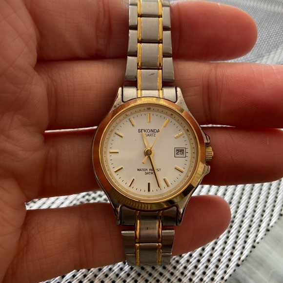 Silver and gold stainless steel watch - Picture 2 of 6